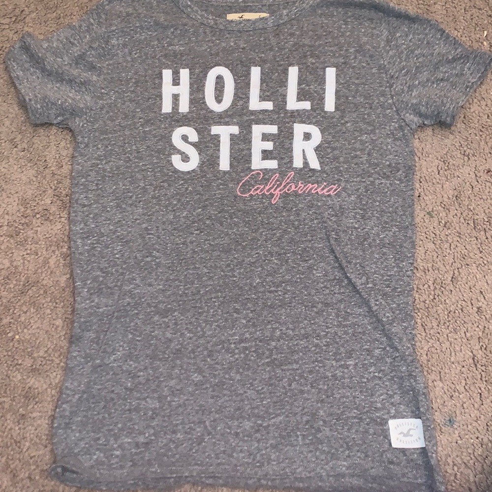 COLOR:gray MATERIAL: knitwear polyester shirt BRAND: hollister SIZE: small